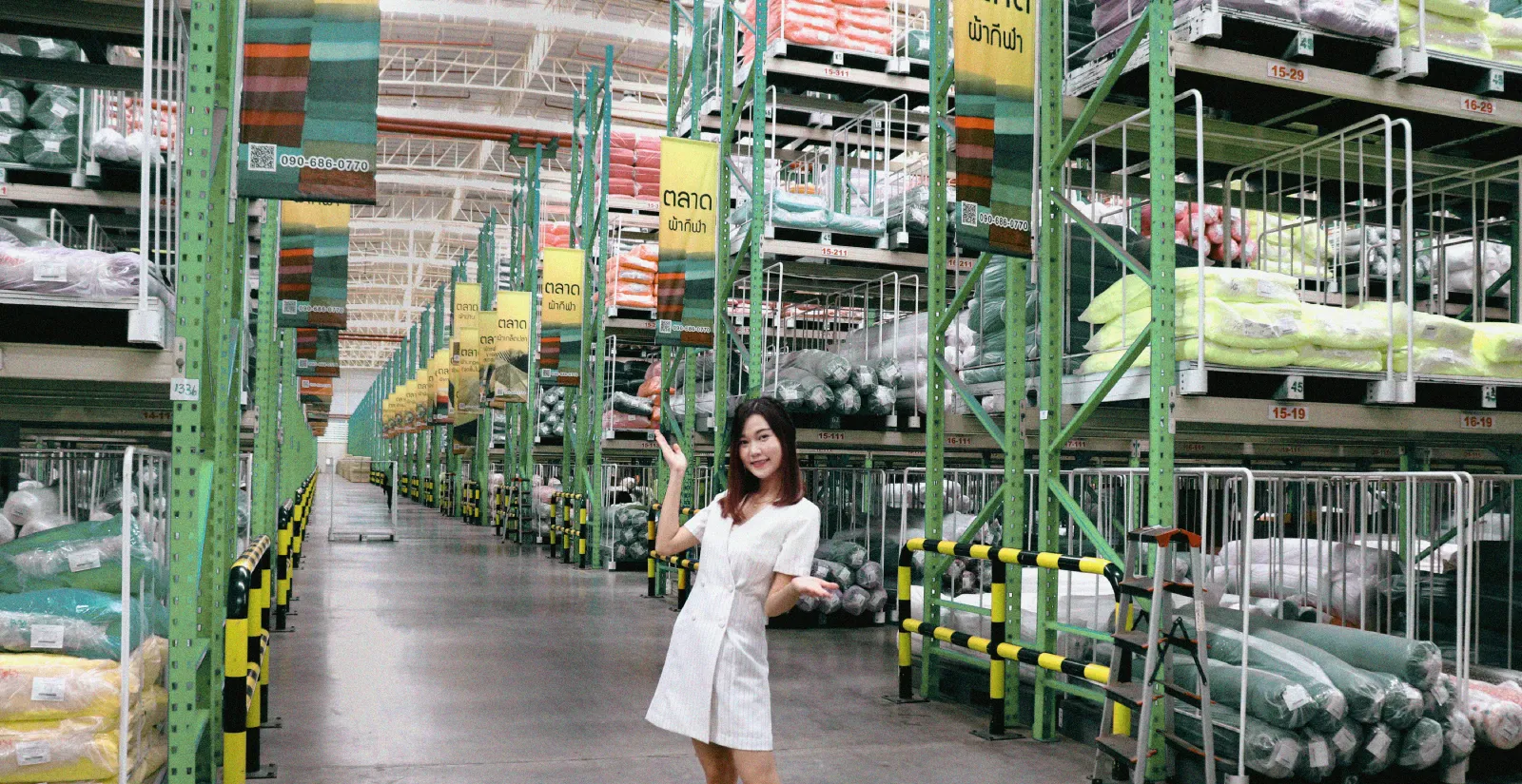 jongstit fabric retail market warehouse slide