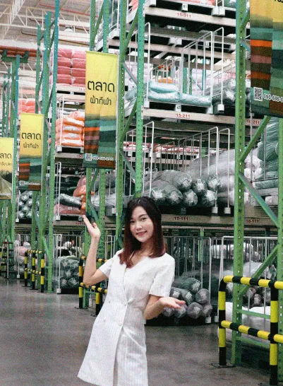 jongstit fabric retail market warehouse slide