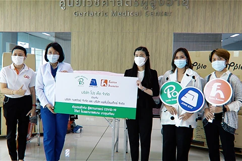 Jong Stit Donated 700 Blankets To A Field Hospital In Bangkok To Fight Covid-19
